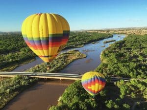 Heißluftballons über dem Rio Grande
