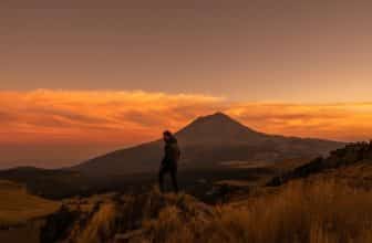 der Vulkan Popocatépetl im Sonnuntergang