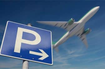 Parkplätze in der Nähe eines Flughafens sind sehr begehrt. Foto bluedesign stock adobe