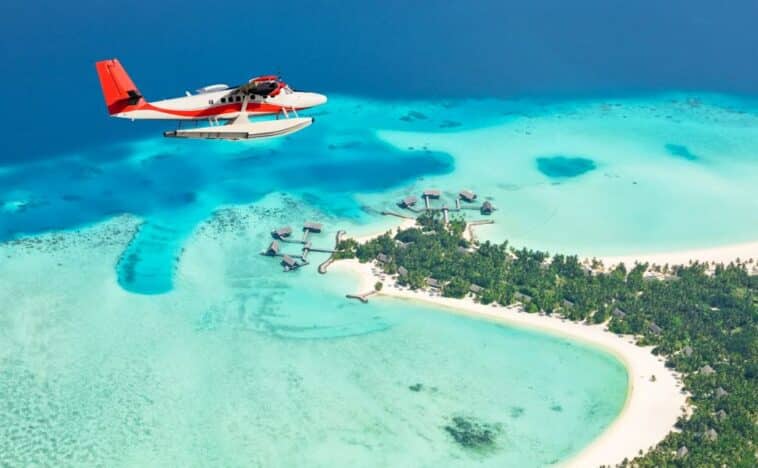 Malediven mit Wasserflugzeug aus der Luft aufgenommen